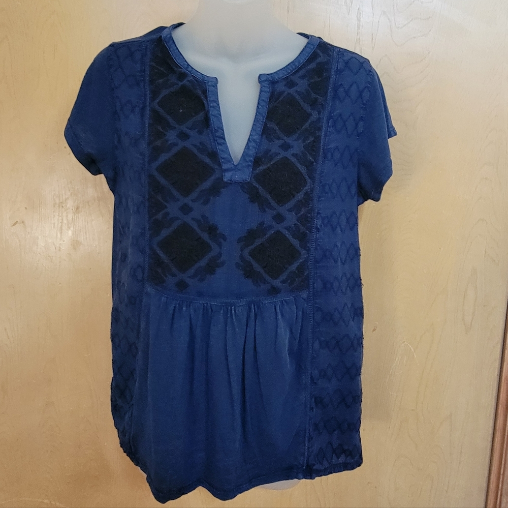 Lucky Brand Women’s Boho Embroidered Split Neck Top Blue Cap Sleeve Size Small